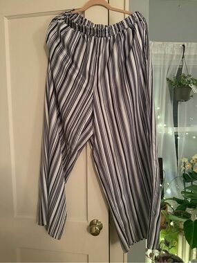 Wide leg Vertical Striped Pull-On Pants in Black and White